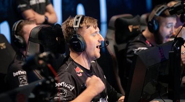 真就补一中？S11小组赛补刀统计：果然他第一