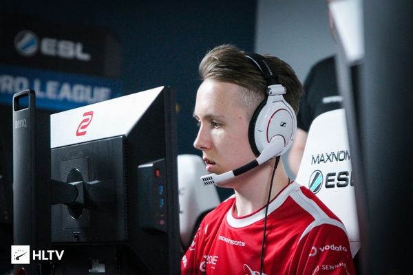 可能的转会 m0NESY 引发了情感风暴：玩家和专家谈论G2的失利